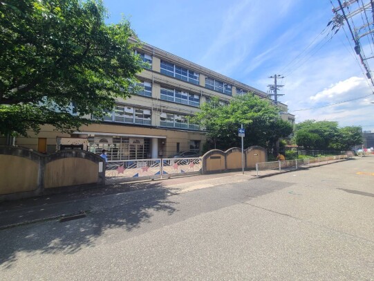 鳴尾小学校